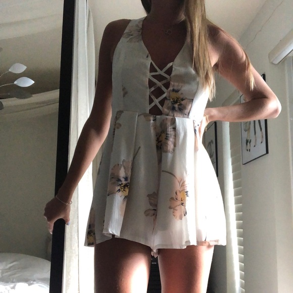A summer romper - Picture 1 of 2